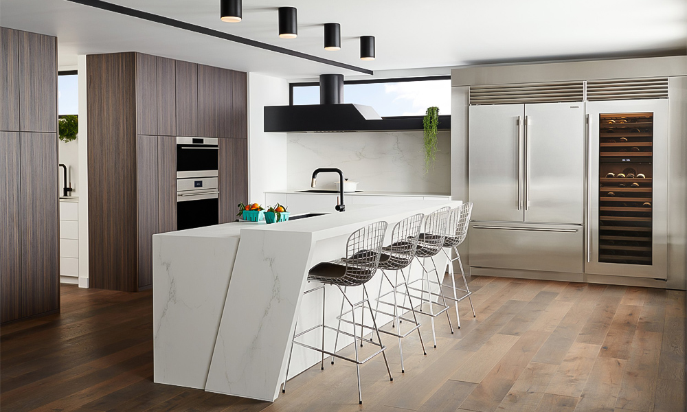 Modern Kitchen Cabinet Textured Veneer Finish Contemporary Style No-Slam Drawers for Sleek Downtown Apartments