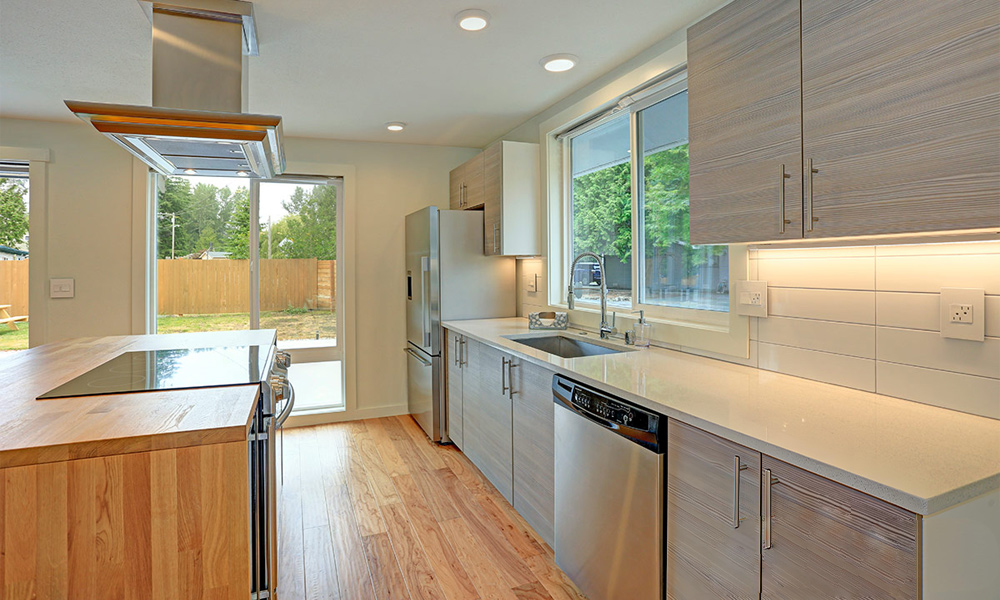 Modern Kitchen Cabinet Sleek Veneer Finish Minimalist Style Full-Extension Drawers for Contemporary Kitchens Space