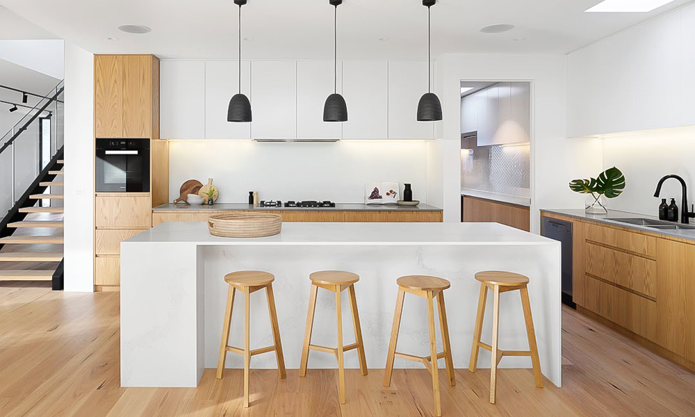 Modern Kitchen Cabinet with Smooth Lacquer Finish No-Slam Drawers Eco-Friendly for Kitchen Designs