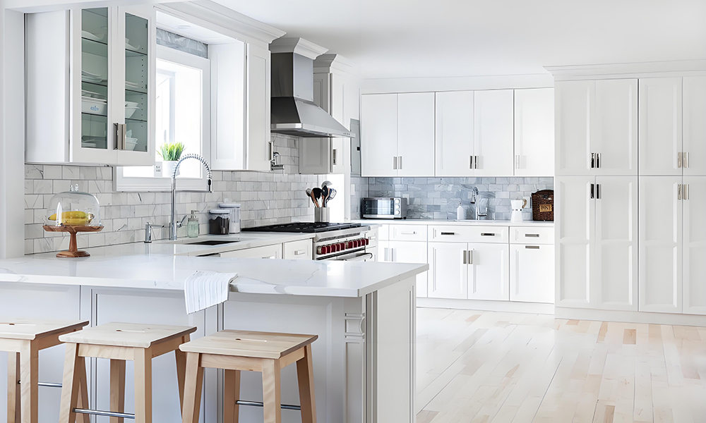 Modern Kitchen Cabinet Smooth Lacquer Finish Functional Layout No-Slam Drawers for Premium Home Kitchens