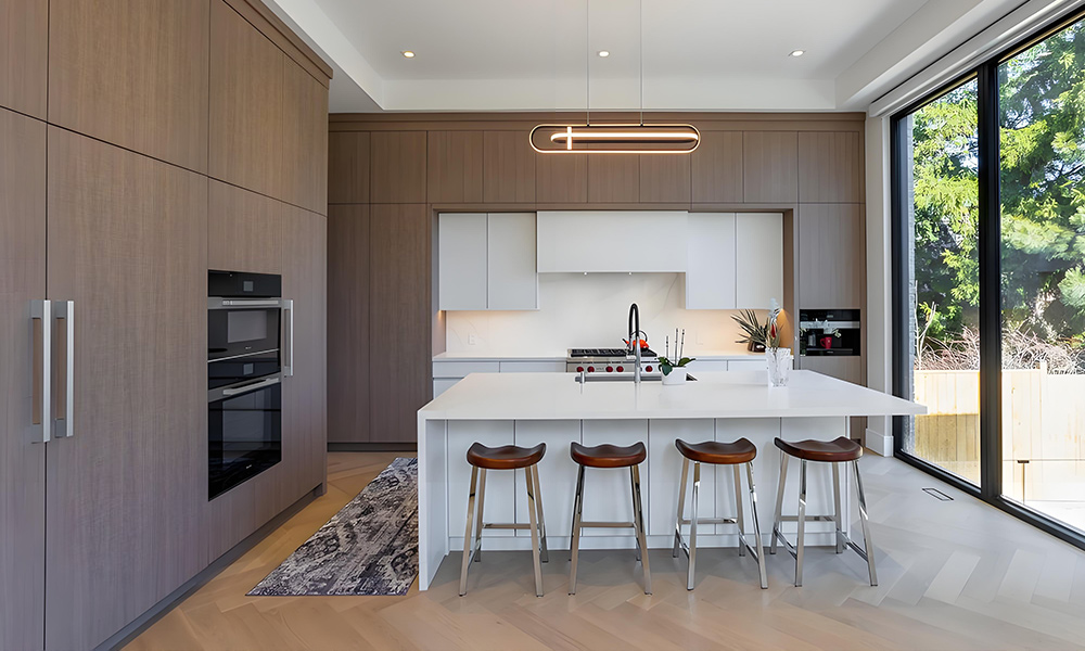 Modern Kitchen Cabinet with Matte Lacquer Finish Mold-Proof Material Boutique Style Space-saving for Urban Spaces