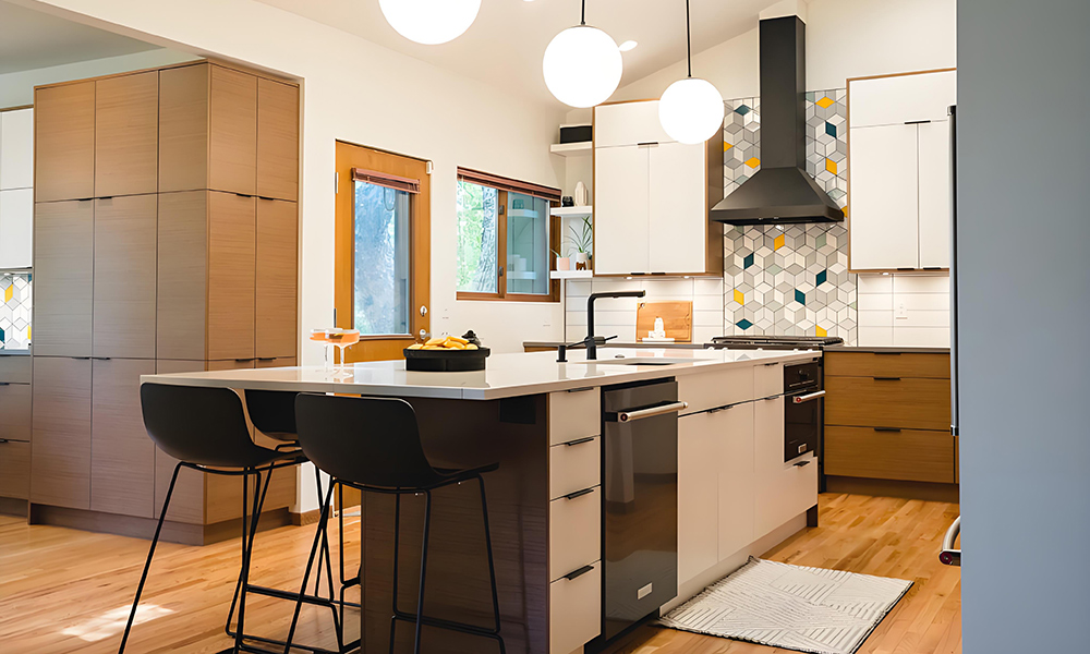 Kitchen Cabinets with Smooth Lacquer Finish Spacious Storage Modern Design No-Slam Drawers Walk-in Pantry Cabinets for Organized Kitchen