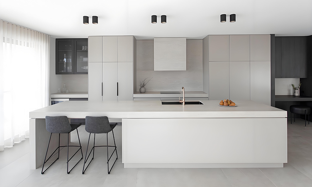 Kitchen Cabinets with Heat-Resistant Surfaces Minimalist Style Space-Saving Layout for Modern Apartments