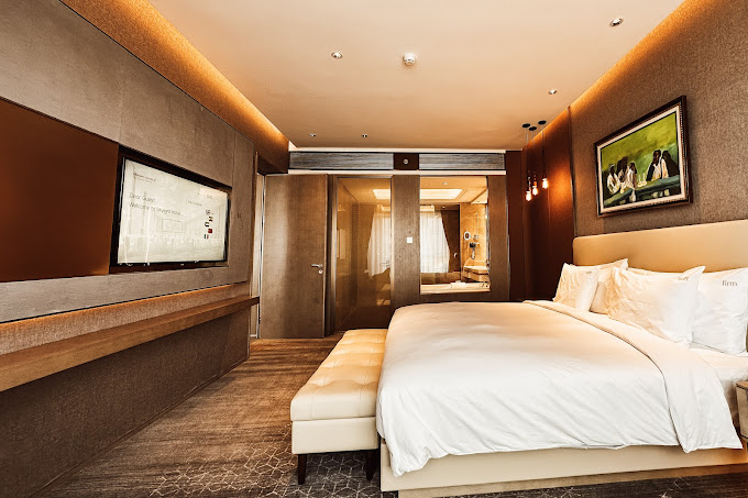 Hotel Room lighting and neutral palette for business projects