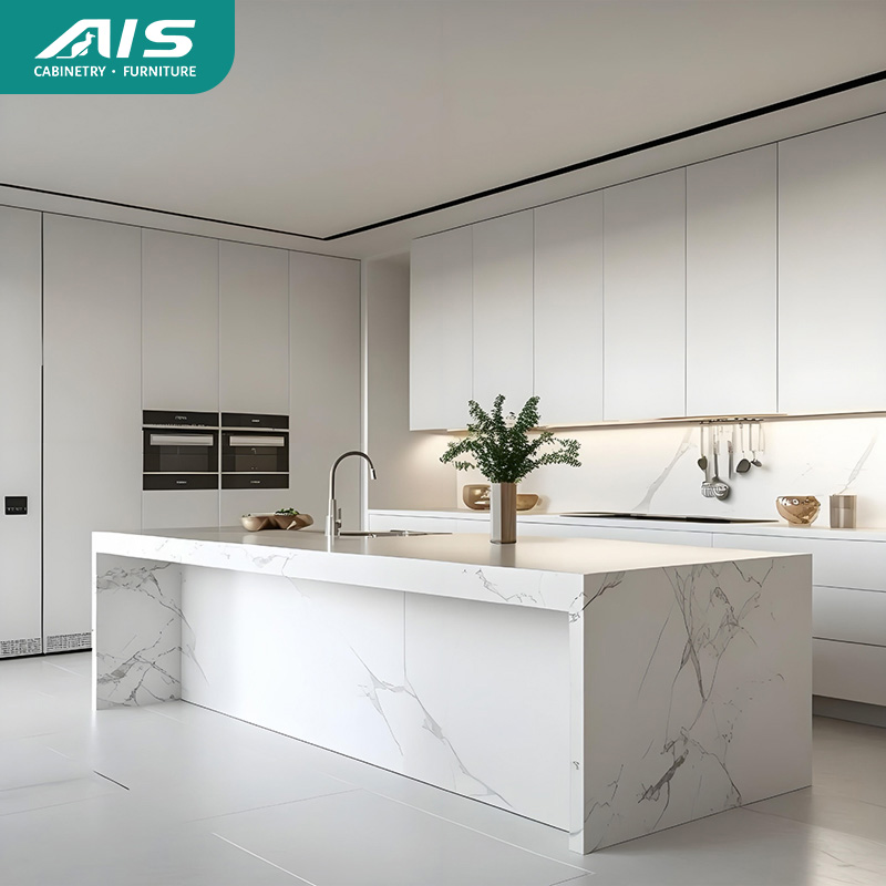 Removing grease from kitchen cabinets using a microfiber cloth